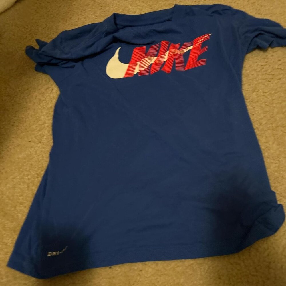 Nike navy and red sportswear t-shirt #sportswear #nike